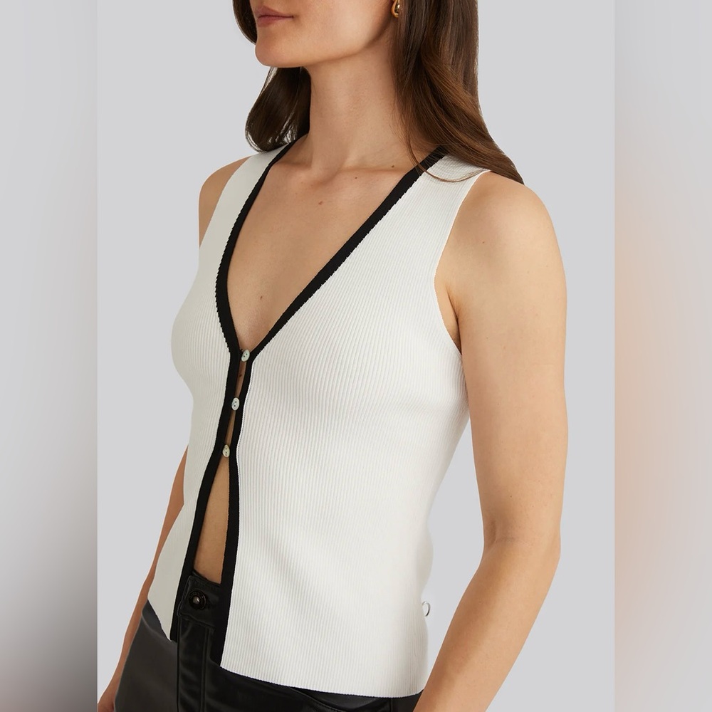 525 America NWT Ribbed Abby Tipping Button Front Sleeveless Top